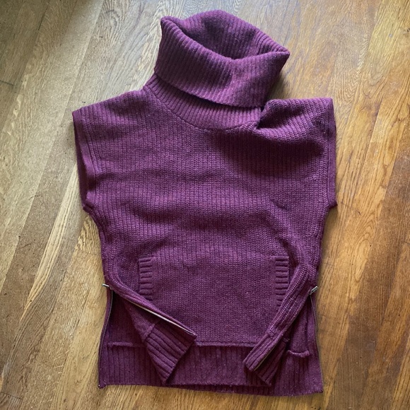 Club Monaco Italian Cashmere Turtleneck Sweater - Picture 2 of 11